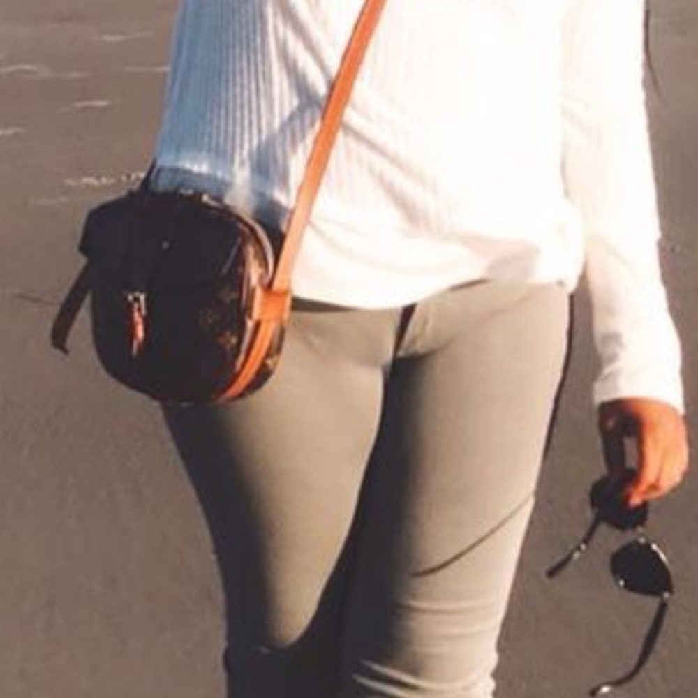 Crossbody - Picture 9 of 9